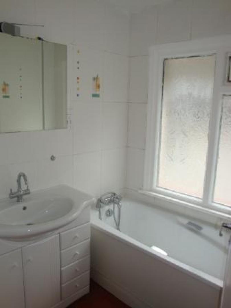 			WHOLE HOUSE, 5 Bedroom, 1 bath, 1 reception House			 Ridge Hill, GOLDERS GREEN